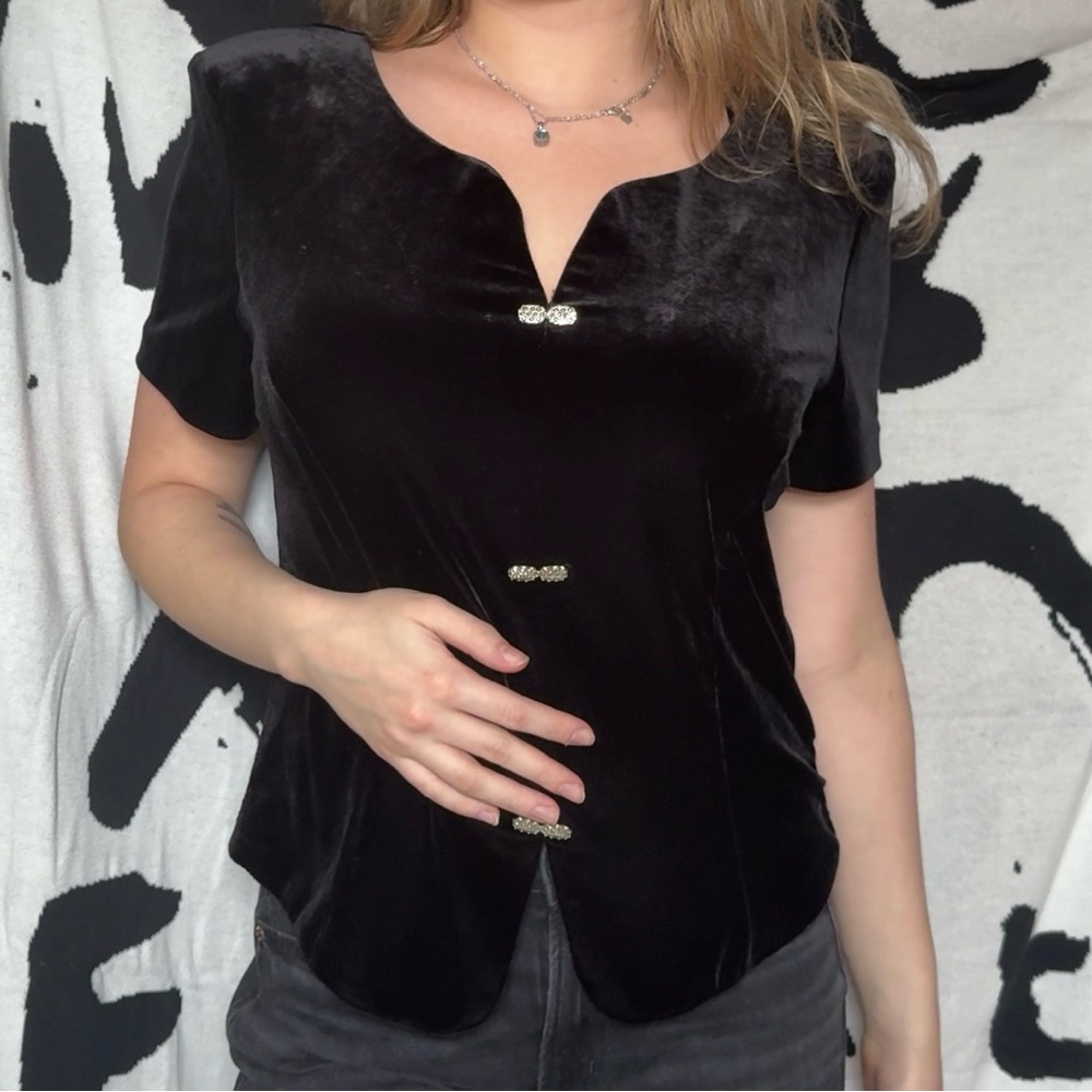 Crimson Womens top size L stretchy black velvet short sleeve back zipper blouse